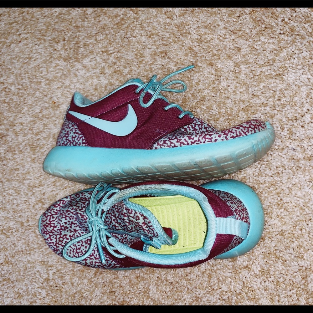Custom Nike roshes
